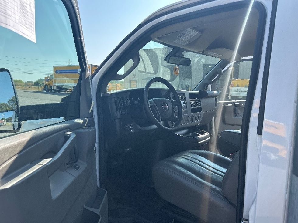 Light Duty Box Truck-Light and Medium Duty Trucks-GMC-2021-Savana G33903-Madison-AL-105,692\n\t\tmiles-$ 30,000 - Image 16
