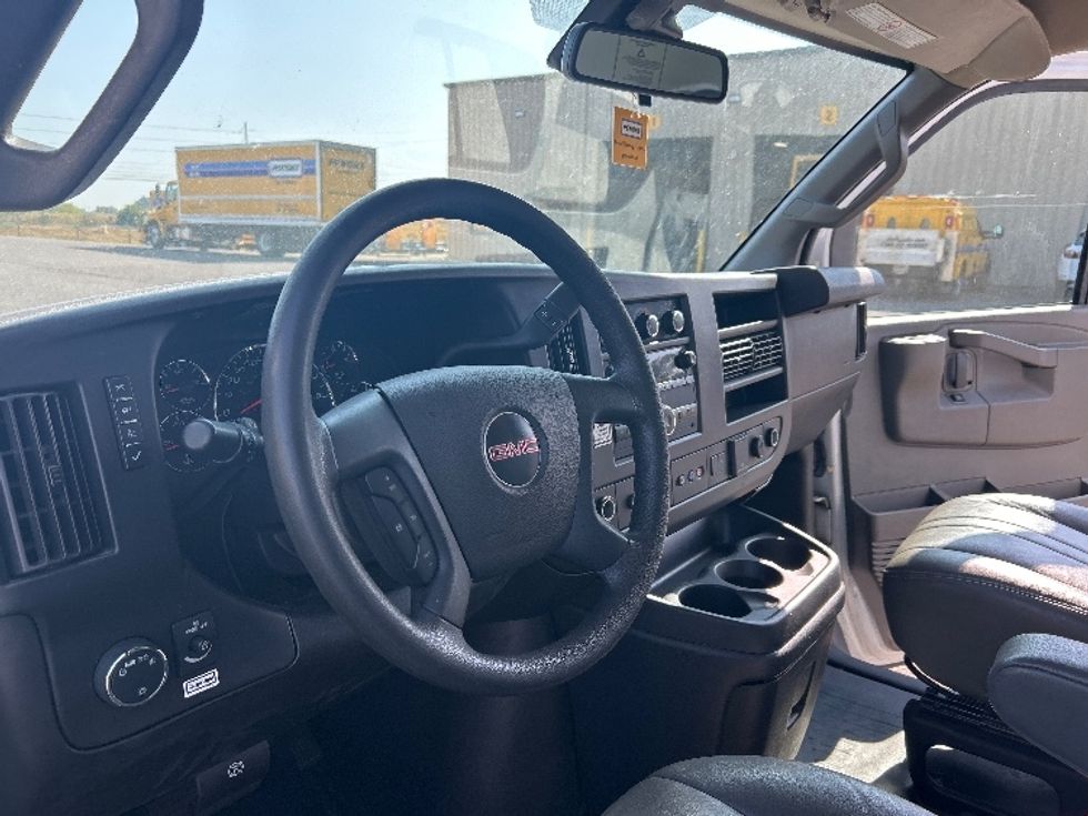 Light Duty Box Truck-Light and Medium Duty Trucks-GMC-2021-Savana G33903-Madison-AL-105,692\n\t\tmiles-$ 30,000 - Image 17