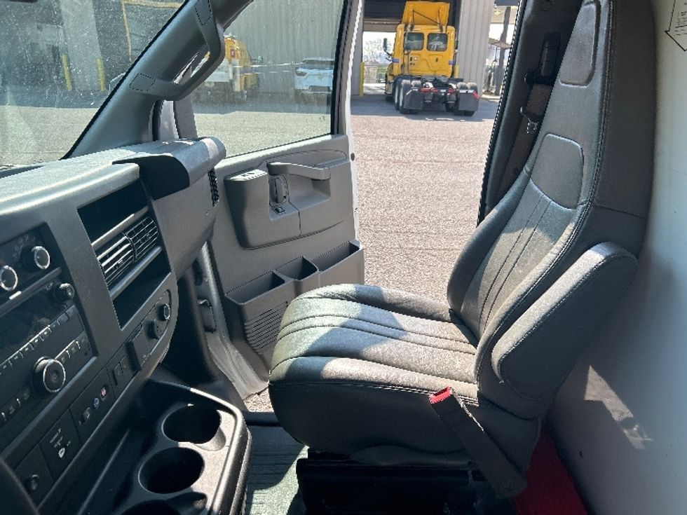Light Duty Box Truck-Light and Medium Duty Trucks-GMC-2021-Savana G33903-Madison-AL-105,692\n\t\tmiles-$ 30,000 - Image 19