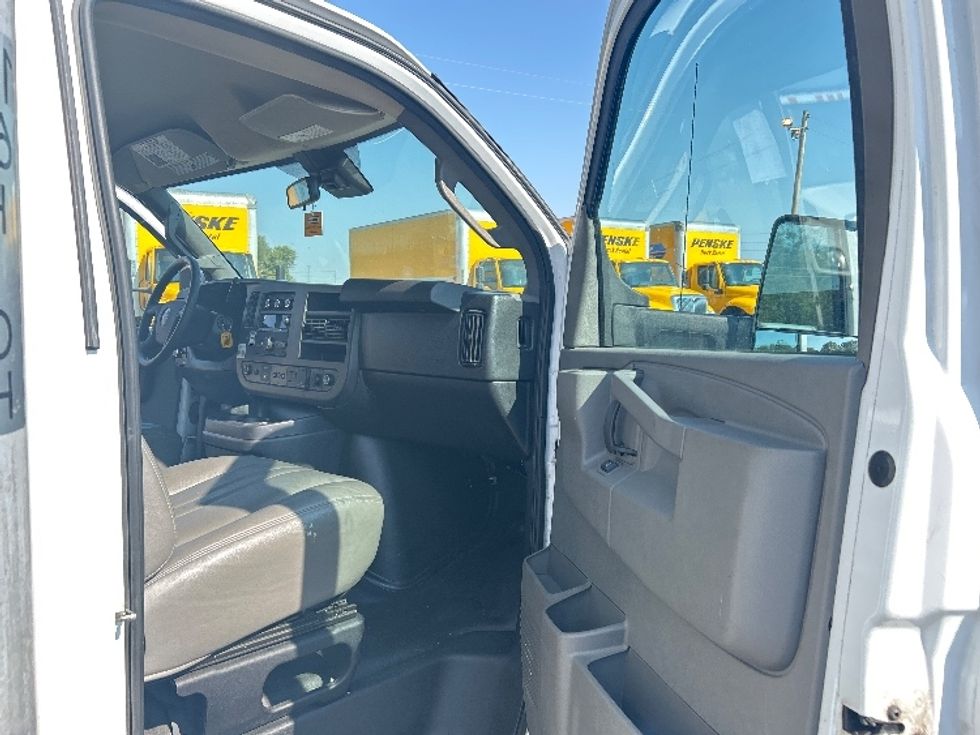 Light Duty Box Truck-Light and Medium Duty Trucks-GMC-2021-Savana G33903-Madison-AL-105,692\n\t\tmiles-$ 30,000 - Image 20