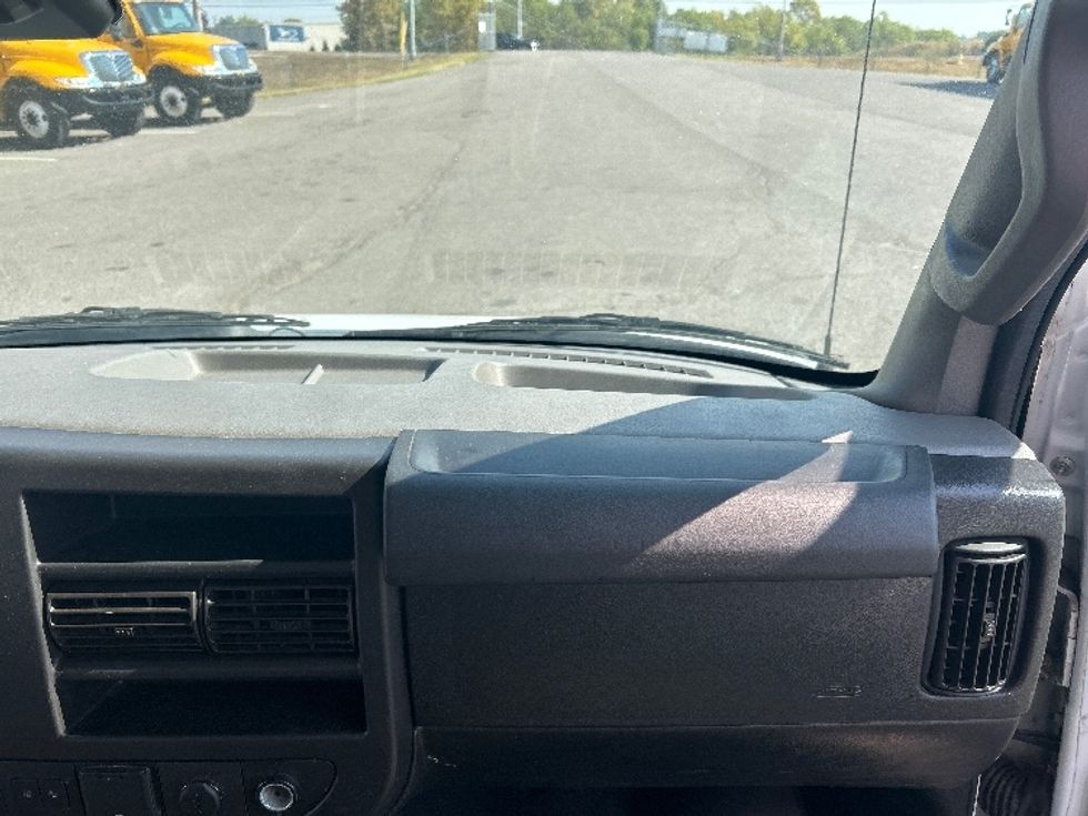 Light Duty Box Truck-Light and Medium Duty Trucks-GMC-2021-Savana G33903-Madison-AL-105,692\n\t\tmiles-$ 30,000 - Image 21