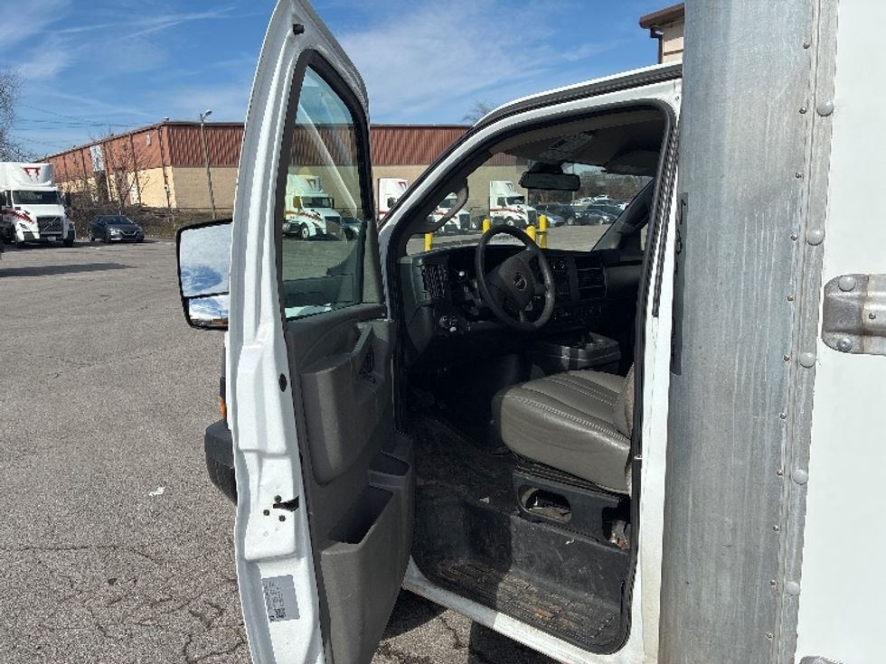 Light Duty Box Truck-Light and Medium Duty Trucks-GMC-2021-Savana G33903-Madison-AL-112,485\n\t\tmiles-$ 28,500 - Image 15