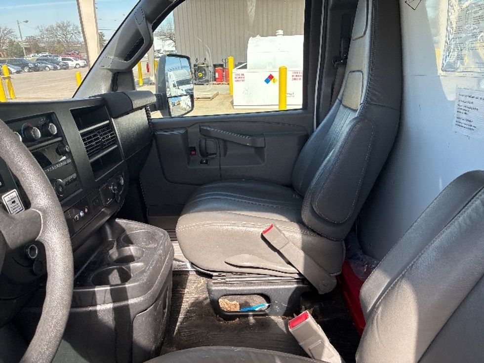 Light Duty Box Truck-Light and Medium Duty Trucks-GMC-2021-Savana G33903-Madison-AL-112,485\n\t\tmiles-$ 28,500 - Image 18