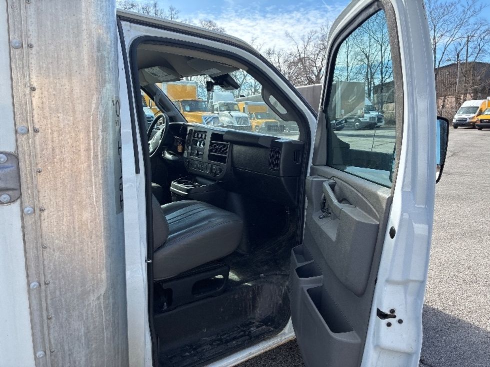 Light Duty Box Truck-Light and Medium Duty Trucks-GMC-2021-Savana G33903-Madison-AL-112,485\n\t\tmiles-$ 28,500 - Image 19