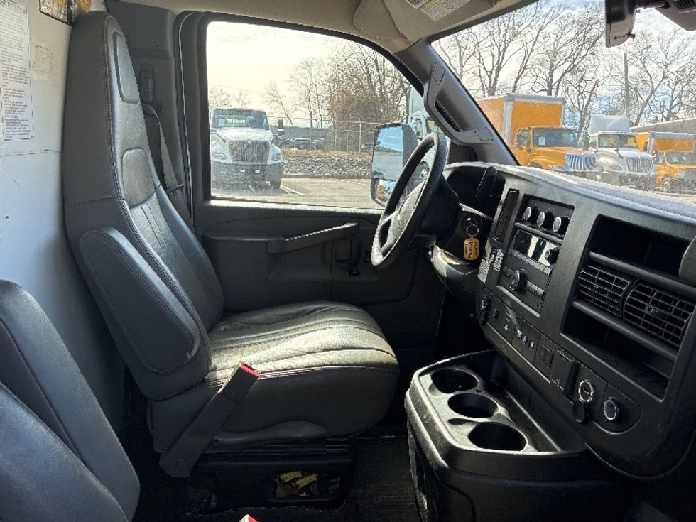 Light Duty Box Truck-Light and Medium Duty Trucks-GMC-2021-Savana G33903-Madison-AL-112,485\n\t\tmiles-$ 28,500 - Image 21