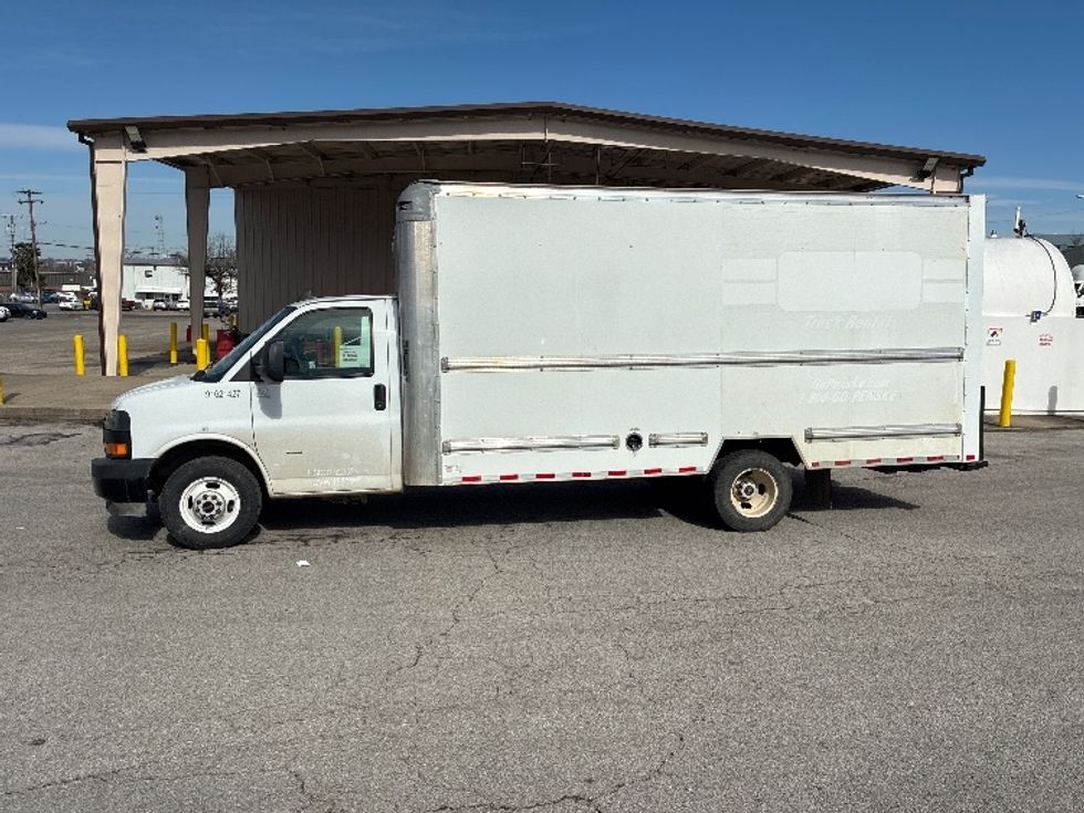 Light Duty Box Truck-Light and Medium Duty Trucks-GMC-2021-Savana G33903-Madison-AL-112,485\n\t\tmiles-$ 28,500 - Image 4