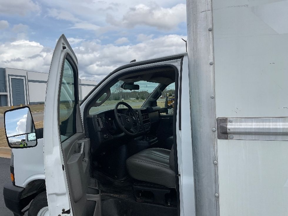 Light Duty Box Truck-Light and Medium Duty Trucks-GMC-2021-Savana G33903-Madison-AL-96,986\n\t\tmiles-$ 31,000 - Image 16