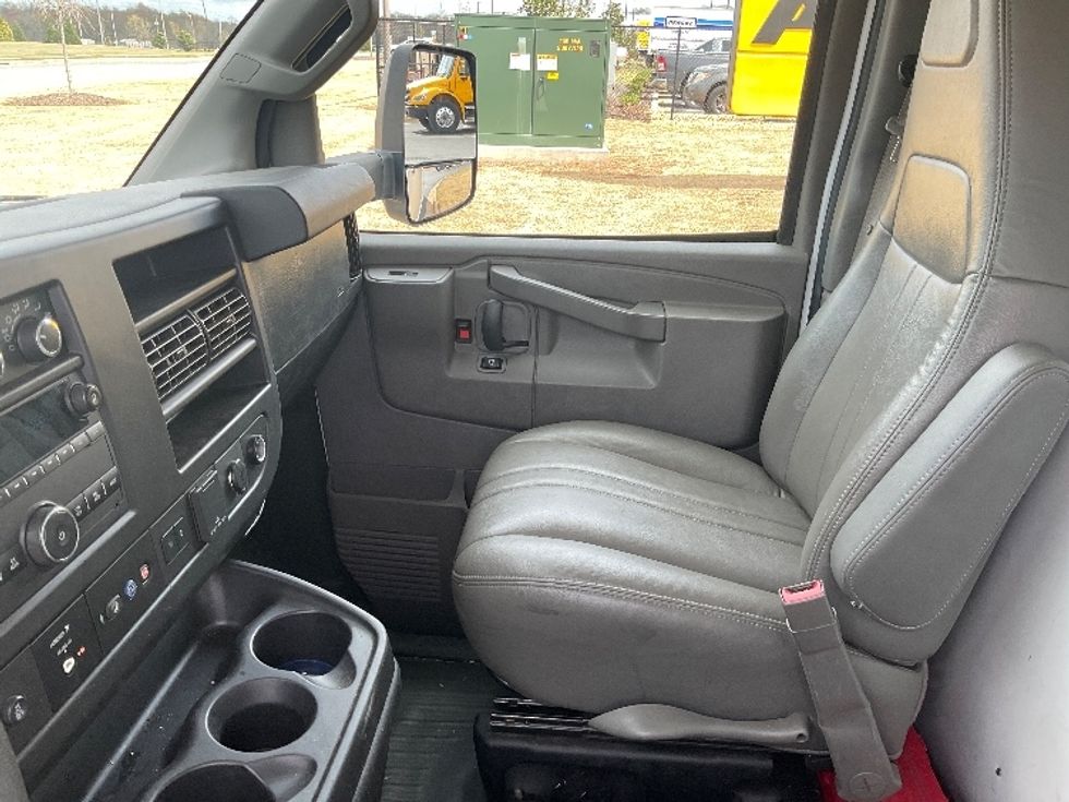 Light Duty Box Truck-Light and Medium Duty Trucks-GMC-2021-Savana G33903-Madison-AL-96,986\n\t\tmiles-$ 31,000 - Image 19