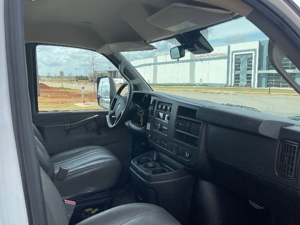 Light Duty Box Truck-Light and Medium Duty Trucks-GMC-2021-Savana G33903-Madison-AL-96,986\n\t\tmiles-$ 31,000 - Image 22