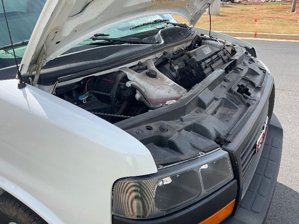 Light Duty Box Truck-Light and Medium Duty Trucks-GMC-2021-Savana G33903-Madison-AL-96,986\n\t\tmiles-$ 31,000 - Image 23