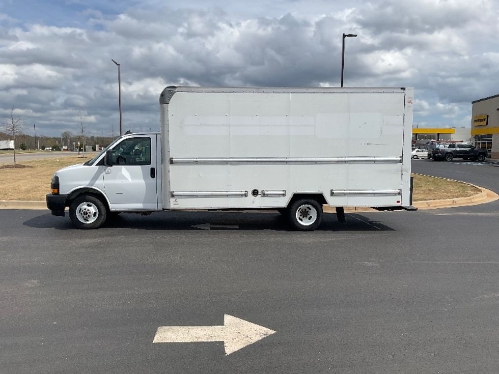 Light Duty Box Truck-Light and Medium Duty Trucks-GMC-2021-Savana G33903-Madison-AL-96,986\n\t\tmiles-$ 31,000 - Image 4