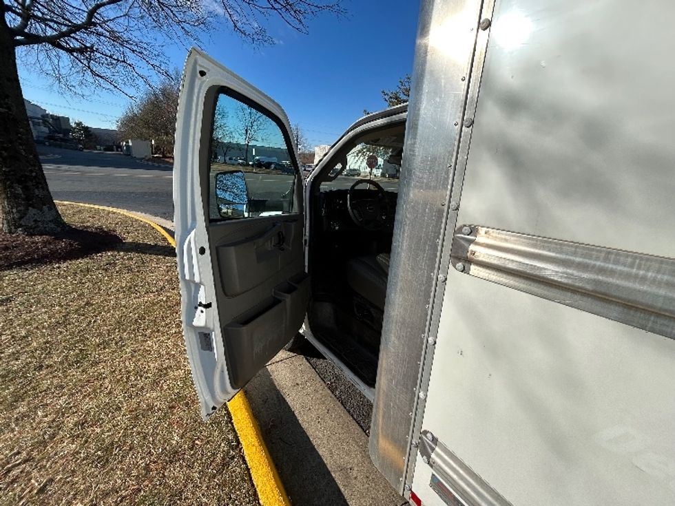 Light Duty Box Truck-Light and Medium Duty Trucks-GMC-2021-Savana G33903-Manassas-VA-112,463\n\t\tmiles-$ 27,250 - Image 13