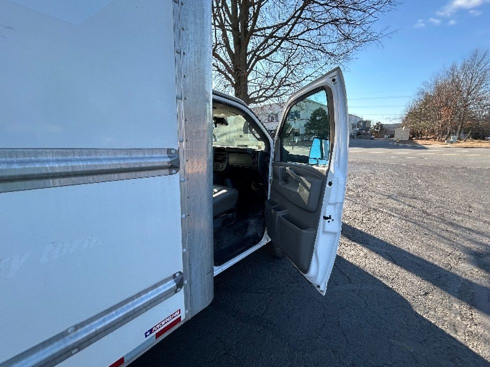 Light Duty Box Truck-Light and Medium Duty Trucks-GMC-2021-Savana G33903-Manassas-VA-112,463\n\t\tmiles-$ 27,250 - Image 17