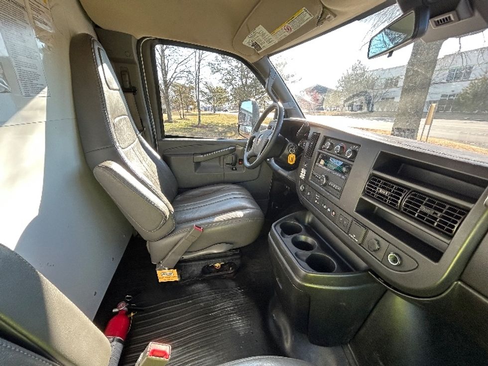 Light Duty Box Truck-Light and Medium Duty Trucks-GMC-2021-Savana G33903-Manassas-VA-112,463\n\t\tmiles-$ 27,250 - Image 19