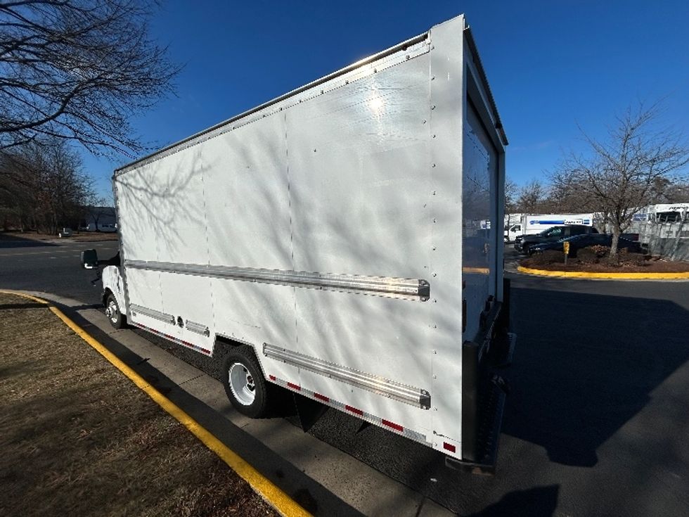Light Duty Box Truck-Light and Medium Duty Trucks-GMC-2021-Savana G33903-Manassas-VA-112,463\n\t\tmiles-$ 27,250 - Image 5