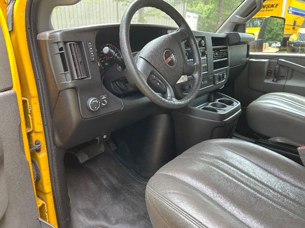 Light Duty Box Truck-Light and Medium Duty Trucks-GMC-2021-Savana G33903-Mcdonough-GA-106,255\n\t\tmiles-$ 23,500 - Image 17