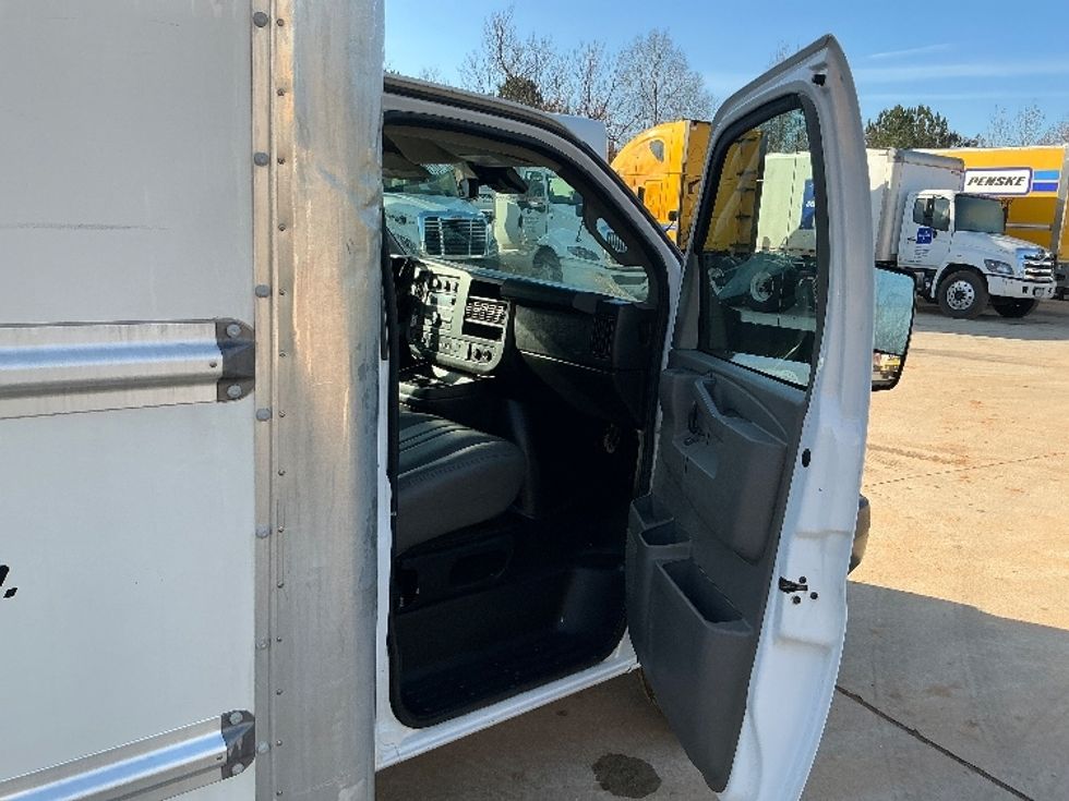 Light Duty Box Truck-Light and Medium Duty Trucks-GMC-2021-Savana G33903-Mcdonough-GA-80,740\n\t\tmiles-$ 39,750 - Image 20