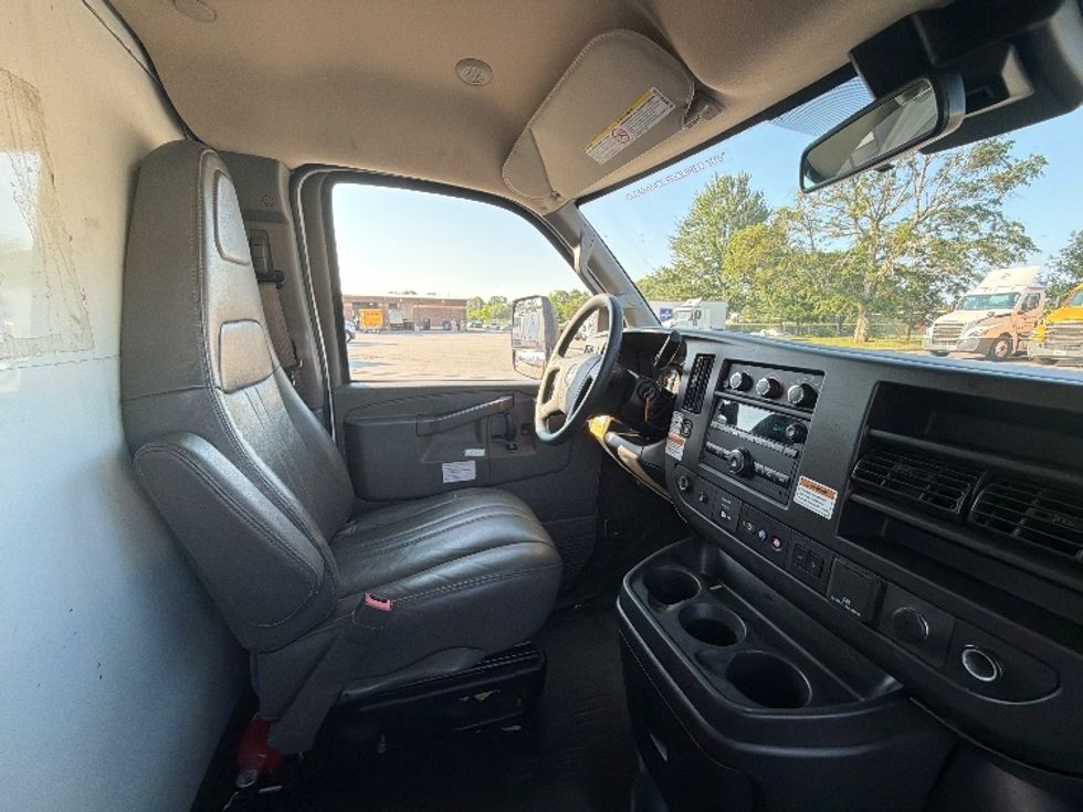 Light Duty Box Truck-Light and Medium Duty Trucks-GMC-2021-Savana G33903-Mcdonough-GA-89,869\n\t\tmiles-$ 30,250 - Image 22