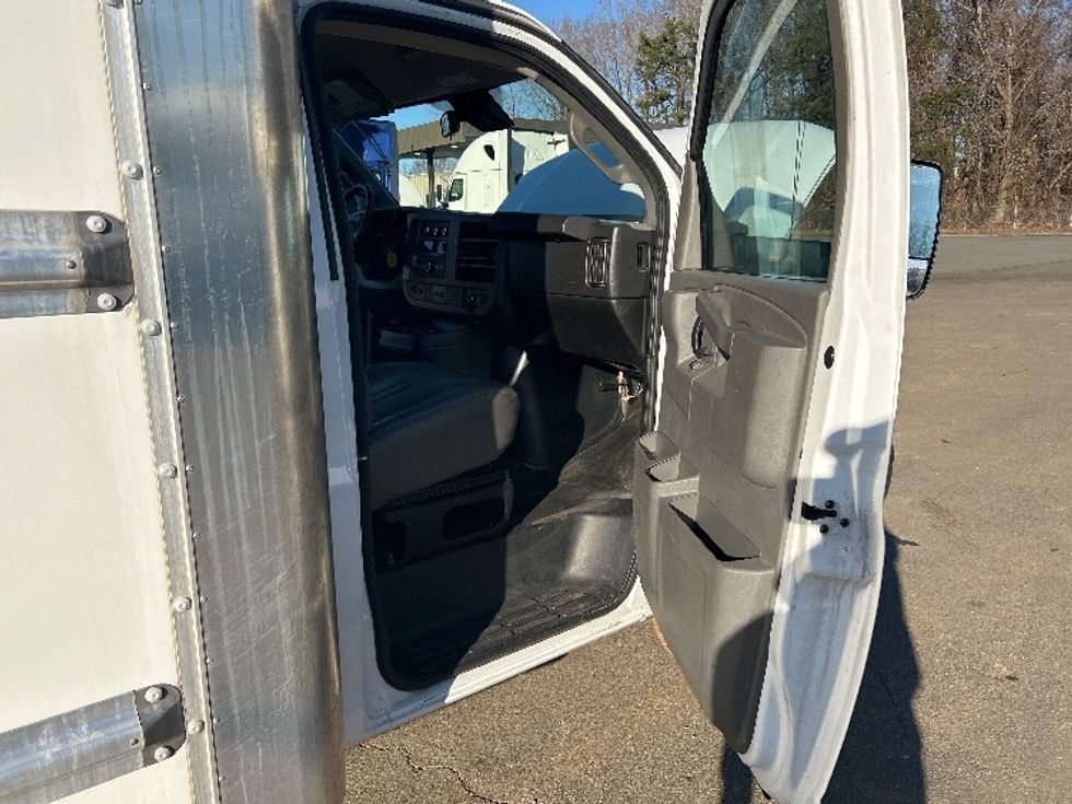 Light Duty Box Truck-Light and Medium Duty Trucks-GMC-2021-Savana G33903-Mebane-NC-115,949\n\t\tmiles-$ 29,250 - Image 20
