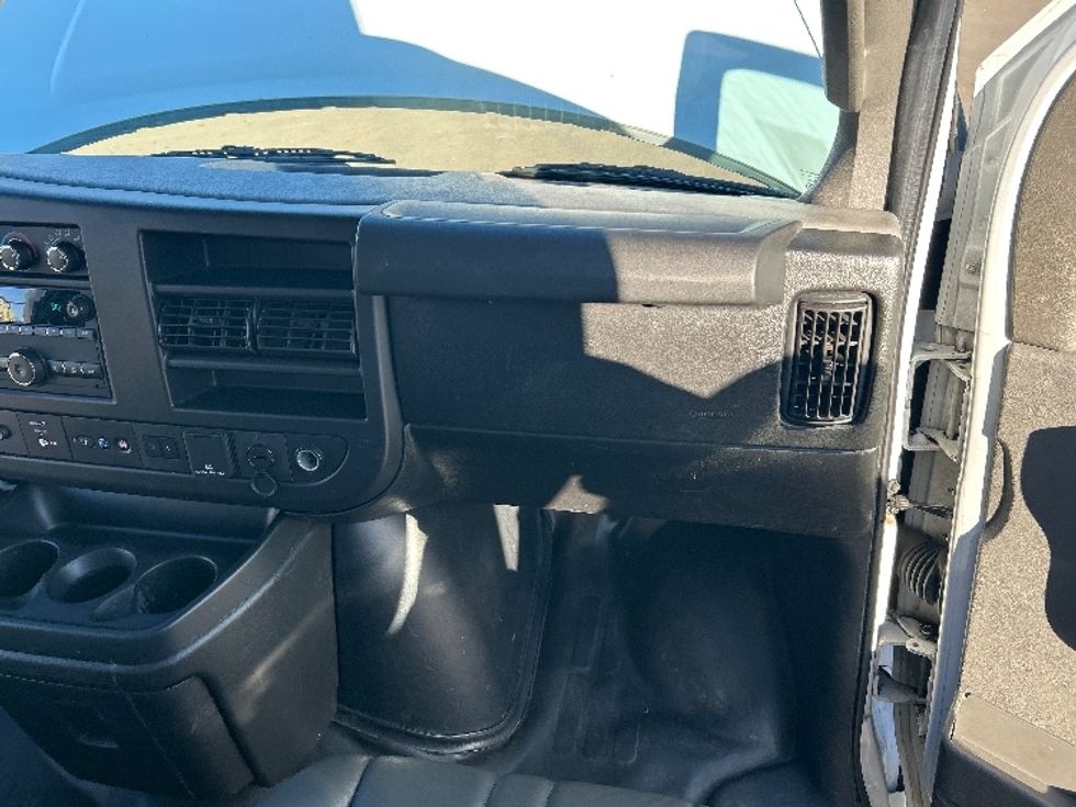 Light Duty Box Truck-Light and Medium Duty Trucks-GMC-2021-Savana G33903-Mebane-NC-115,949\n\t\tmiles-$ 29,250 - Image 21