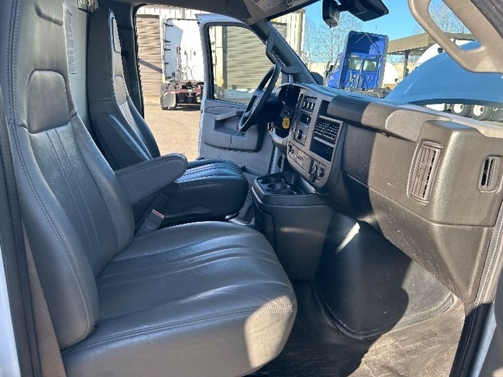 Light Duty Box Truck-Light and Medium Duty Trucks-GMC-2021-Savana G33903-Mebane-NC-115,949\n\t\tmiles-$ 29,250 - Image 22