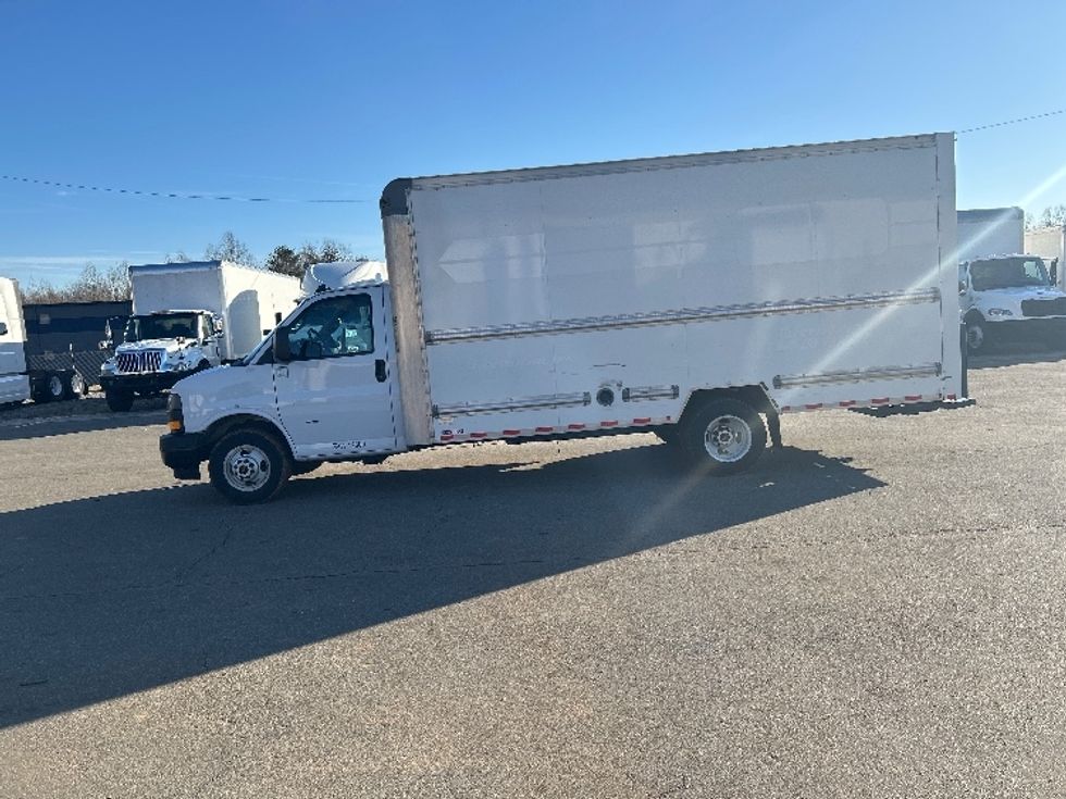 Light Duty Box Truck-Light and Medium Duty Trucks-GMC-2021-Savana G33903-Mebane-NC-115,949\n\t\tmiles-$ 29,250 - Image 4