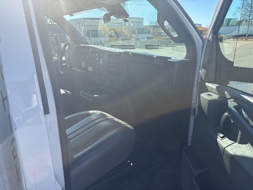 Light Duty Box Truck-Light and Medium Duty Trucks-GMC-2021-Savana G33903-Mebane-NC-86,822\n\t\tmiles-$ 33,000 - Image 19