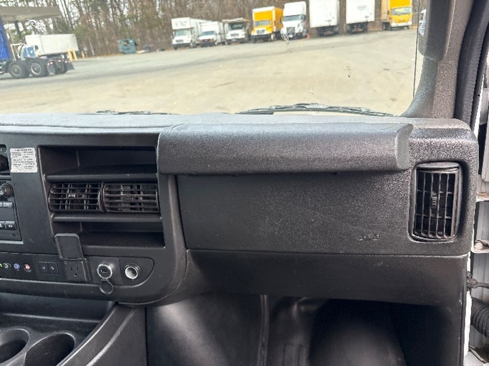 Light Duty Box Truck-Light and Medium Duty Trucks-GMC-2021-Savana G33903-Mebane-NC-96,118\n\t\tmiles-$ 31,750 - Image 20