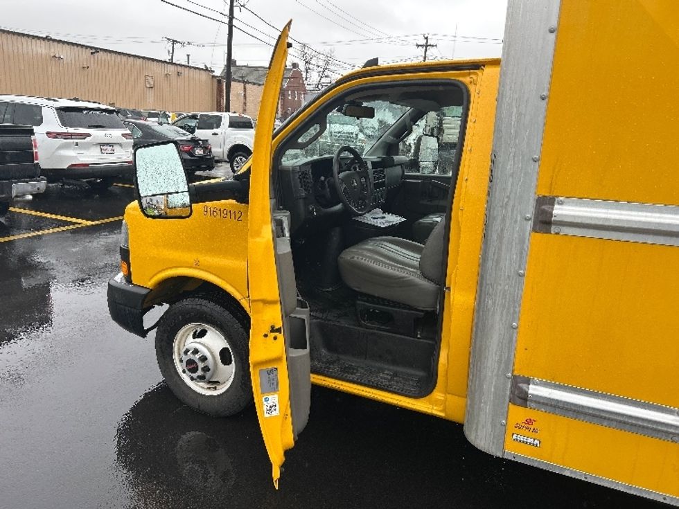 Light Duty Box Truck-Light and Medium Duty Trucks-GMC-2021-Savana G33903-Medford-MA-93,848\n\t\tmiles-$ 25,750 - Image 16