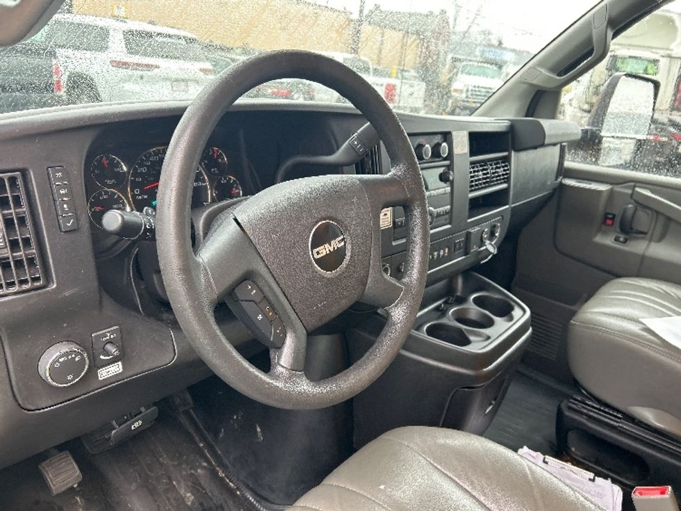 Light Duty Box Truck-Light and Medium Duty Trucks-GMC-2021-Savana G33903-Medford-MA-93,848\n\t\tmiles-$ 25,750 - Image 18