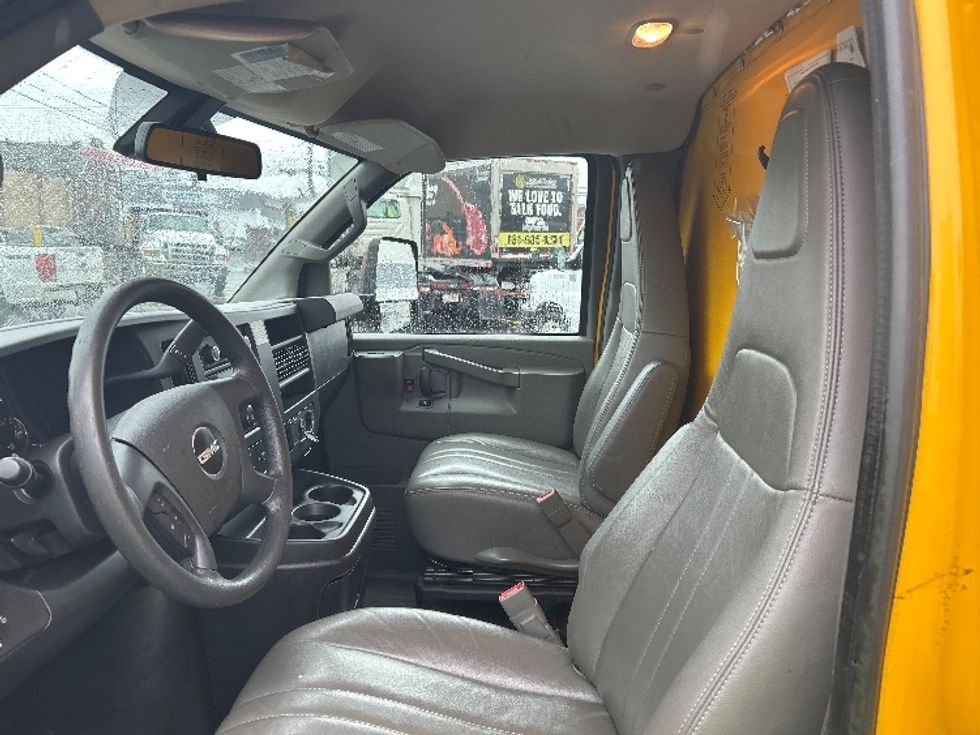 Light Duty Box Truck-Light and Medium Duty Trucks-GMC-2021-Savana G33903-Medford-MA-93,848\n\t\tmiles-$ 25,750 - Image 19