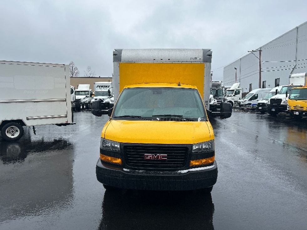 Light Duty Box Truck-Light and Medium Duty Trucks-GMC-2021-Savana G33903-Medford-MA-93,848\n\t\tmiles-$ 25,750 - Image 2