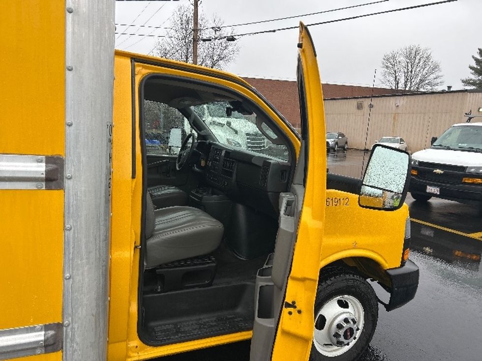 Light Duty Box Truck-Light and Medium Duty Trucks-GMC-2021-Savana G33903-Medford-MA-93,848\n\t\tmiles-$ 25,750 - Image 20