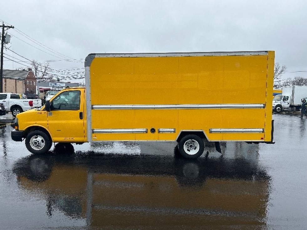 Light Duty Box Truck-Light and Medium Duty Trucks-GMC-2021-Savana G33903-Medford-MA-93,848\n\t\tmiles-$ 25,750 - Image 4