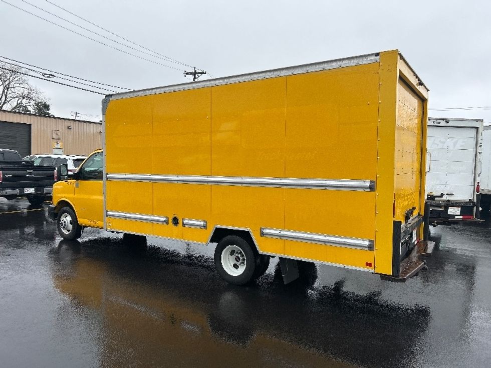 Light Duty Box Truck-Light and Medium Duty Trucks-GMC-2021-Savana G33903-Medford-MA-93,848\n\t\tmiles-$ 25,750 - Image 6