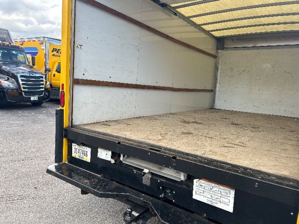 Light Duty Box Truck-Light and Medium Duty Trucks-GMC-2021-Savana G33903-Medley-FL-104,469\n\t\tmiles-$ 27,000 - Image 11