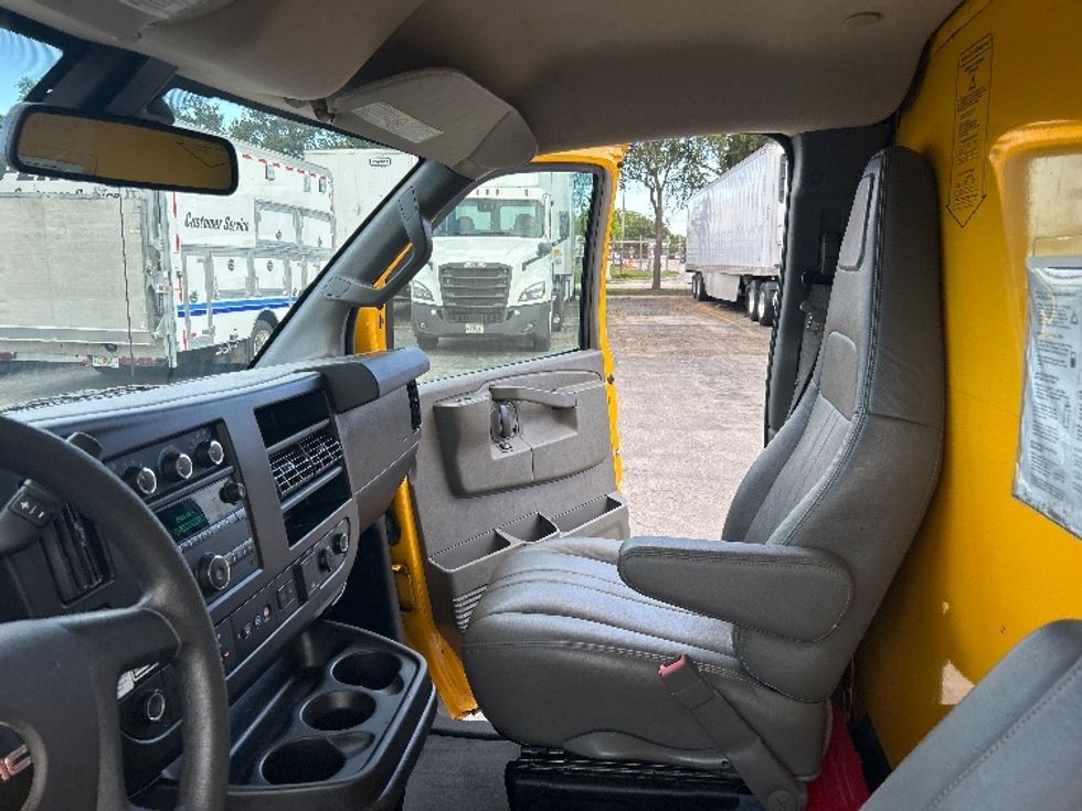 Light Duty Box Truck-Light and Medium Duty Trucks-GMC-2021-Savana G33903-Medley-FL-104,469\n\t\tmiles-$ 27,000 - Image 19
