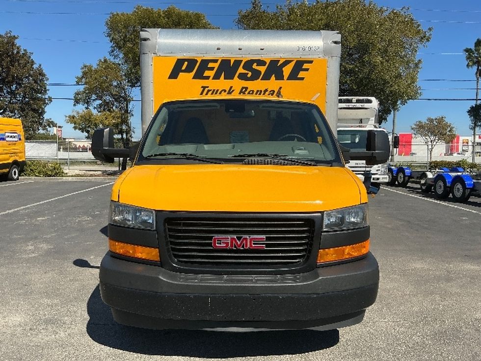 Light Duty Box Truck-Light and Medium Duty Trucks-GMC-2021-Savana G33903-Medley-FL-104,469\n\t\tmiles-$ 27,000 - Image 2