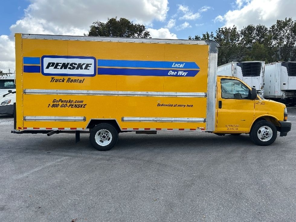 Light Duty Box Truck-Light and Medium Duty Trucks-GMC-2021-Savana G33903-Medley-FL-106,140\n\t\tmiles-$ 26,500 - Image 15