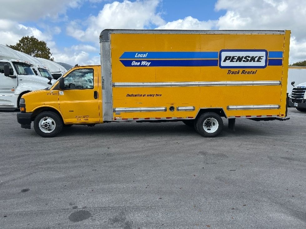 Light Duty Box Truck-Light and Medium Duty Trucks-GMC-2021-Savana G33903-Medley-FL-106,140\n\t\tmiles-$ 26,500 - Image 4