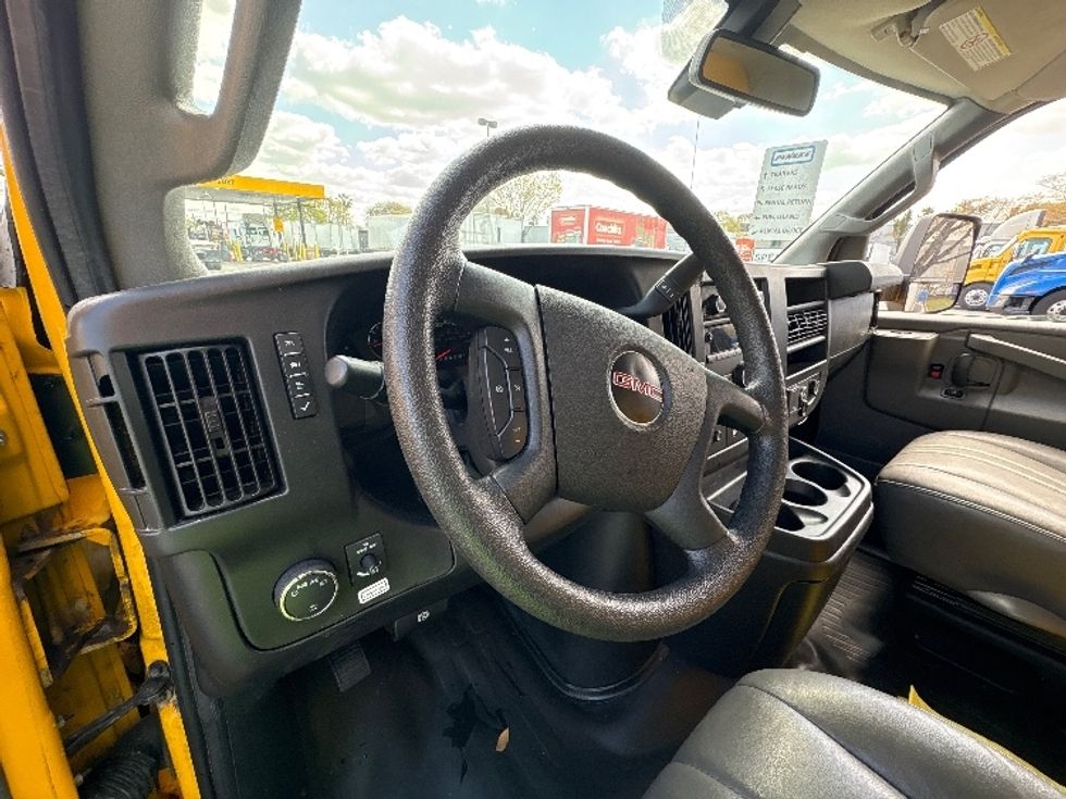 Light Duty Box Truck-Light and Medium Duty Trucks-GMC-2021-Savana G33903-Medley-FL-106,494\n\t\tmiles-$ 24,500 - Image 16