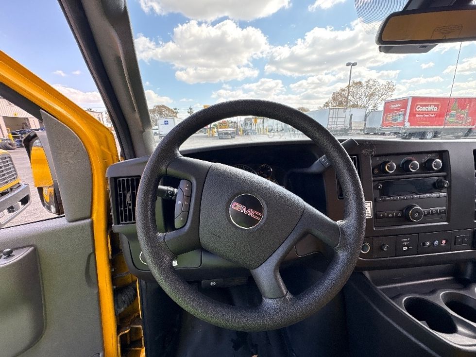 Light Duty Box Truck-Light and Medium Duty Trucks-GMC-2021-Savana G33903-Medley-FL-106,494\n\t\tmiles-$ 24,500 - Image 17