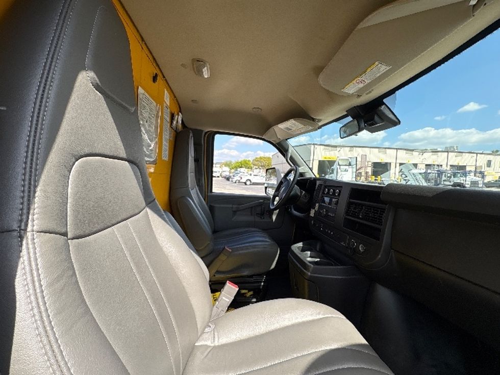 Light Duty Box Truck-Light and Medium Duty Trucks-GMC-2021-Savana G33903-Medley-FL-106,494\n\t\tmiles-$ 24,500 - Image 21