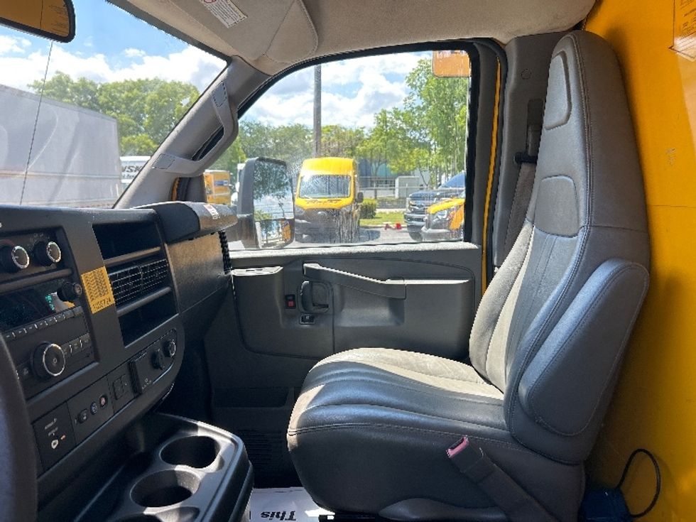Light Duty Box Truck-Light and Medium Duty Trucks-GMC-2021-Savana G33903-Medley-FL-93,692\n\t\tmiles-$ 27,500 - Image 16