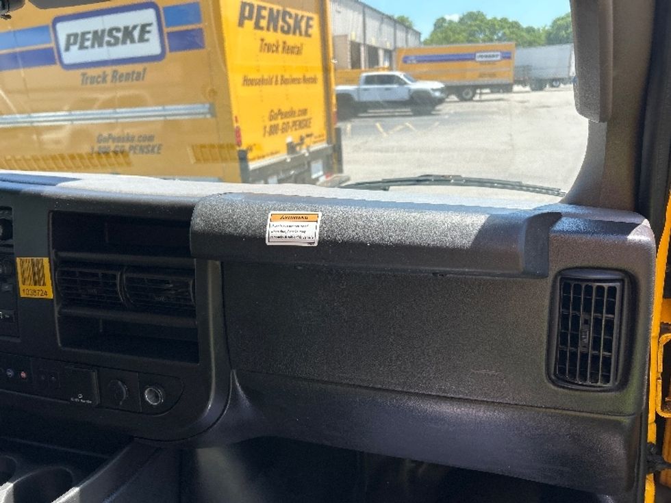 Light Duty Box Truck-Light and Medium Duty Trucks-GMC-2021-Savana G33903-Medley-FL-93,692\n\t\tmiles-$ 27,500 - Image 21