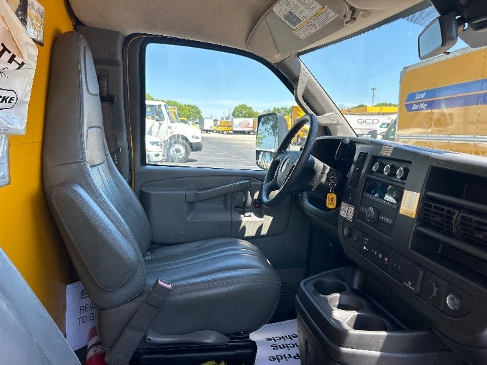 Light Duty Box Truck-Light and Medium Duty Trucks-GMC-2021-Savana G33903-Medley-FL-93,692\n\t\tmiles-$ 27,500 - Image 22