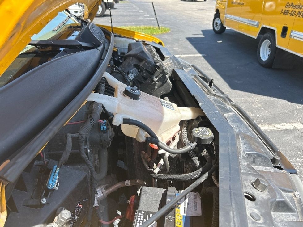 Light Duty Box Truck-Light and Medium Duty Trucks-GMC-2021-Savana G33903-Medley-FL-93,692\n\t\tmiles-$ 27,500 - Image 23