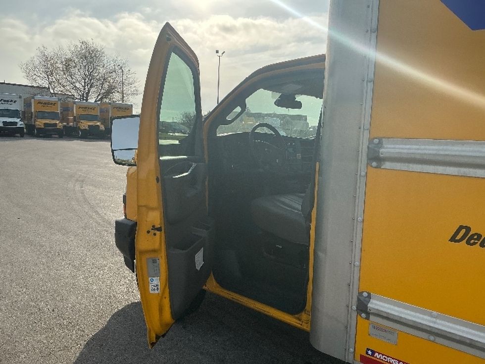 Light Duty Box Truck-Light and Medium Duty Trucks-GMC-2021-Savana G33903-Melrose Park-IL-93,042\n\t\tmiles-$ 27,000 - Image 16