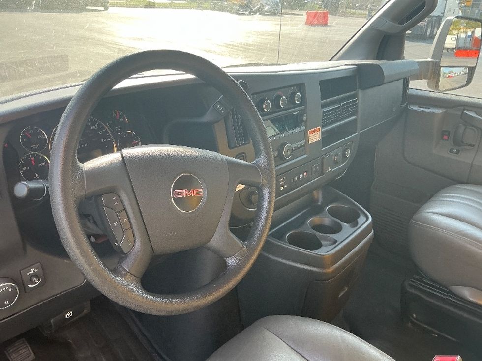 Light Duty Box Truck-Light and Medium Duty Trucks-GMC-2021-Savana G33903-Melrose Park-IL-93,042\n\t\tmiles-$ 27,000 - Image 17