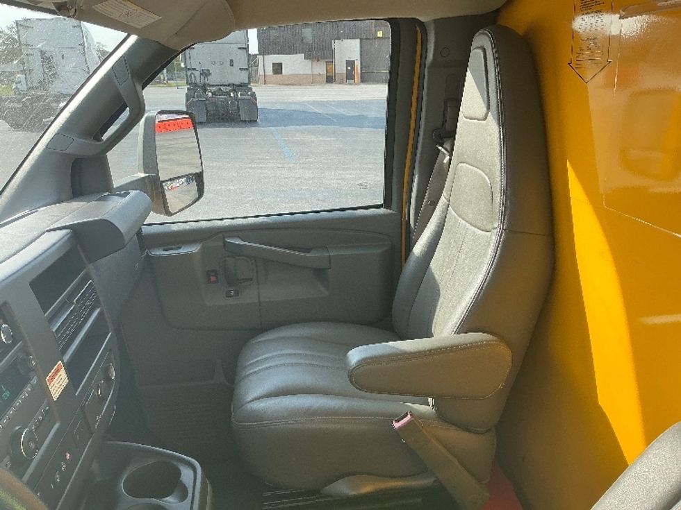Light Duty Box Truck-Light and Medium Duty Trucks-GMC-2021-Savana G33903-Melrose Park-IL-93,042\n\t\tmiles-$ 27,000 - Image 19
